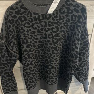 Womens black & grey cheetah print crew sweater